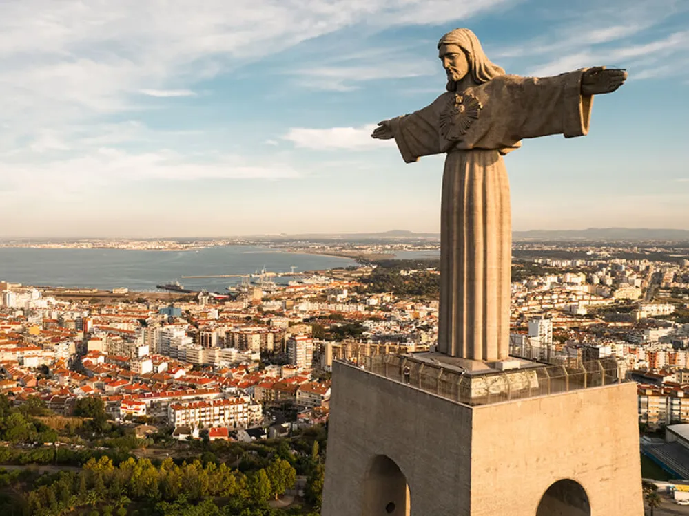 Vista do Cristo Rei em Almada sobre a Margem Sul